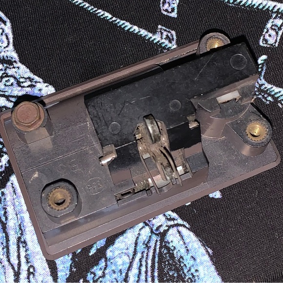 Cadillac Deville 94-99 Glove Box Latch 95-02 Eldorado 95-97 Seville (RARE) TAUPE - Picture 4 of 6
